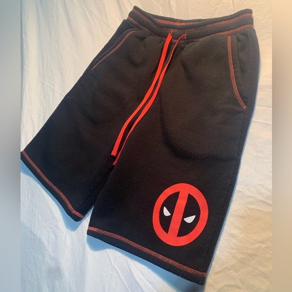 💛 Deadpool Mad Engine Men’s Black & Red Fleece Shorts Size S - Picture 3 of 9